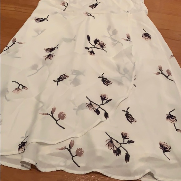 Cold-shoulder dress - Picture 4 of 5